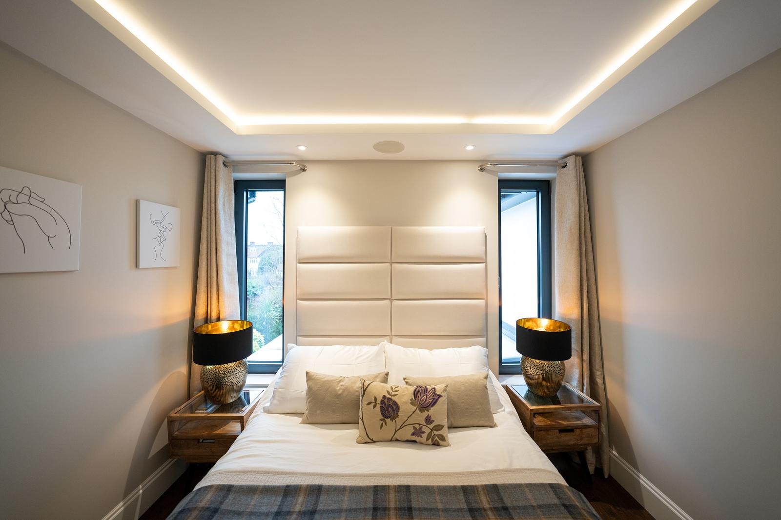 Double bedroom with an upholstered headboard and bedside lamps